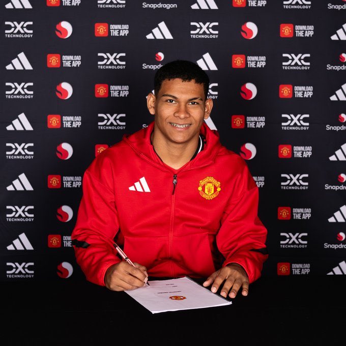 Man United confirm their second summer signing.