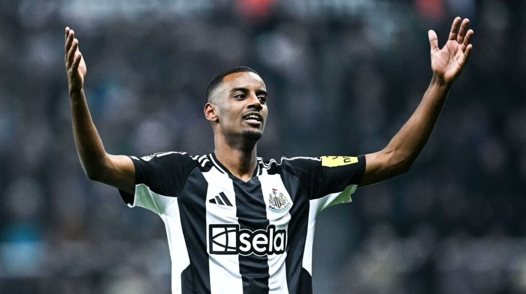 Alexander Isak: Carragher advises Liverpool to walk away from ‘messy’ deal